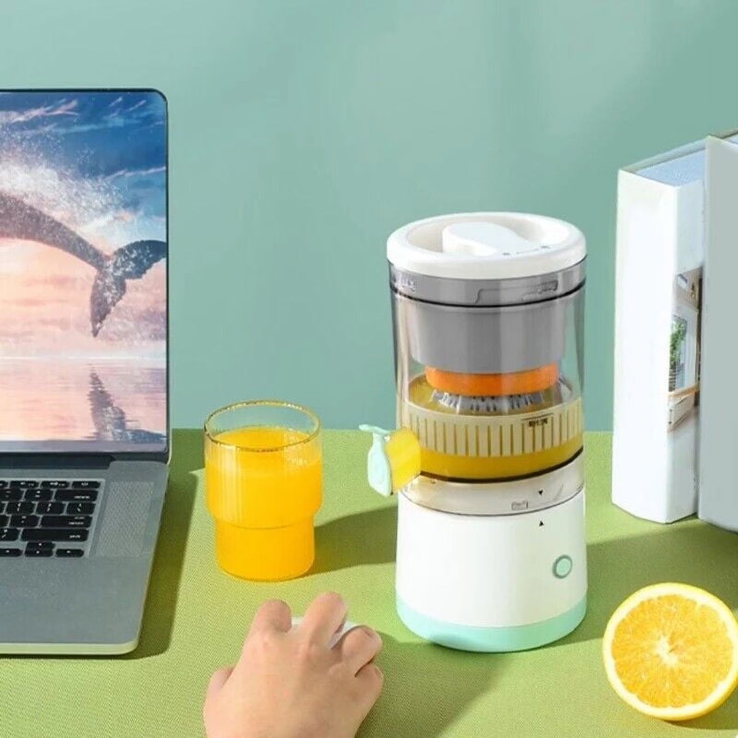 Portable Citrus Squeezer & Presser™